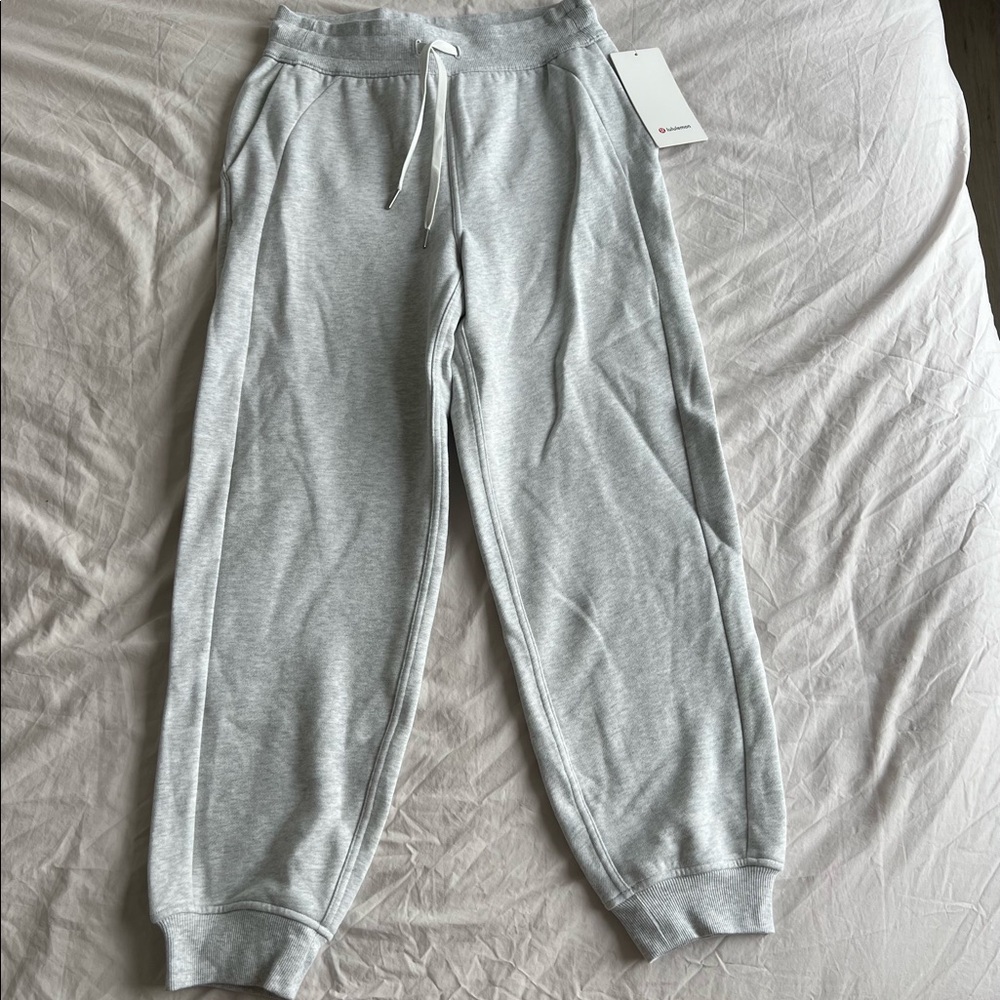 NWT lululemon scuba high rise relaxed jogger